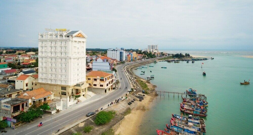 Riverside Hotel Quang Binh Донгхой Экстерьер фото